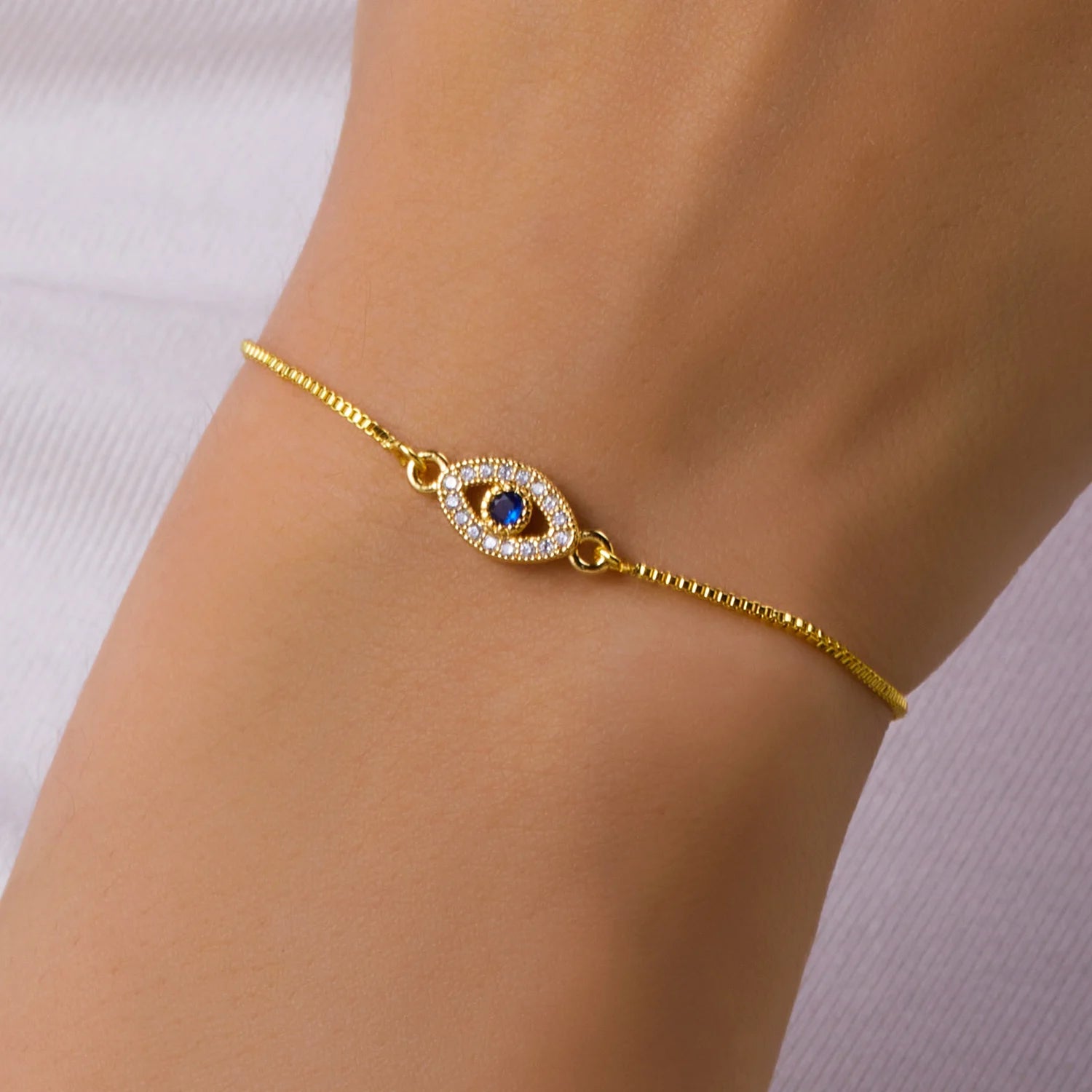 Elegantes, handgefertigtes Armband mit blauem Zirkon-„Evil Eye“